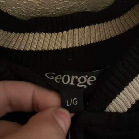 Men’s sweater. Size Lg - Picture 2 of 2